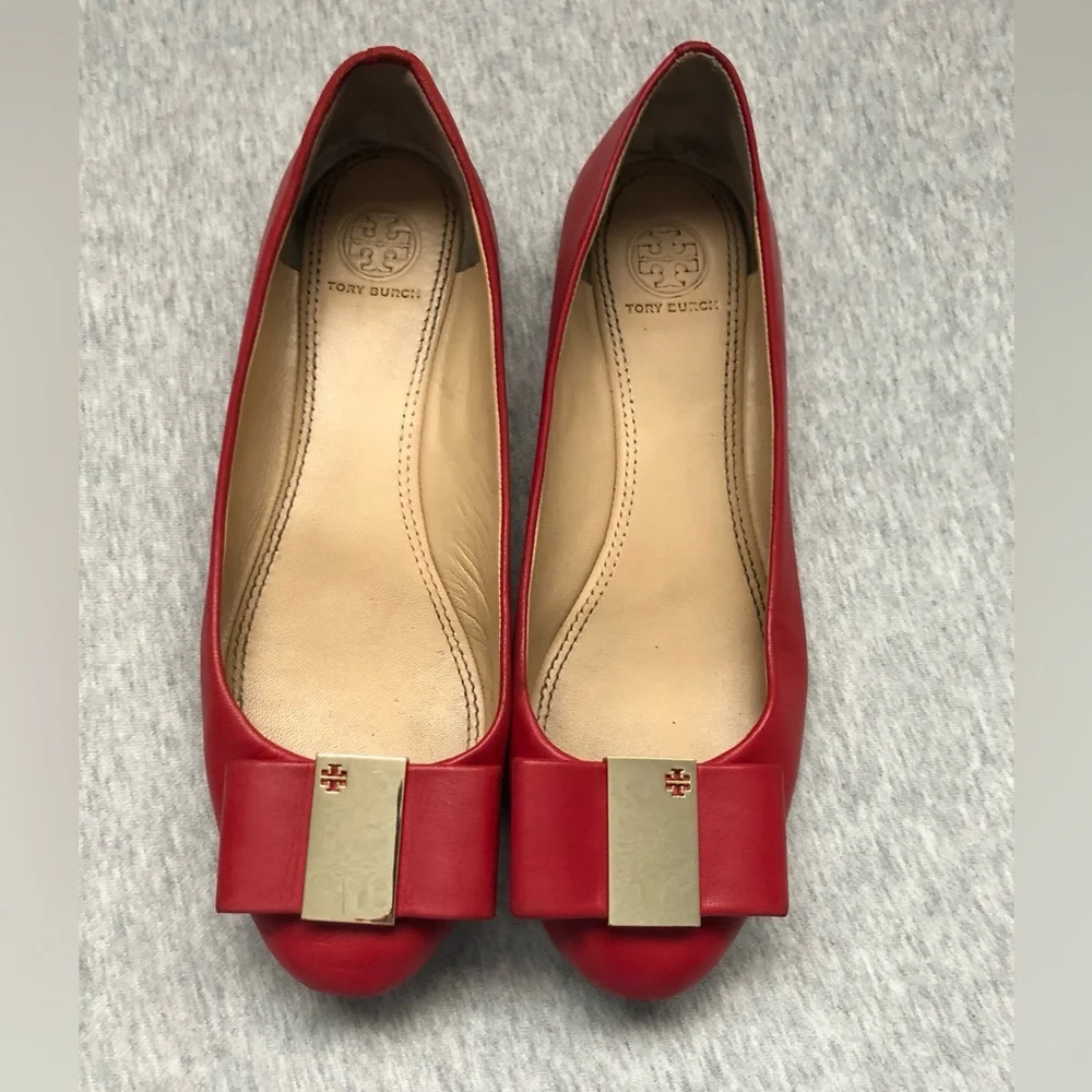 Tory Burch Chase Ballet Gold Logo Bow Flat Size: US 8M